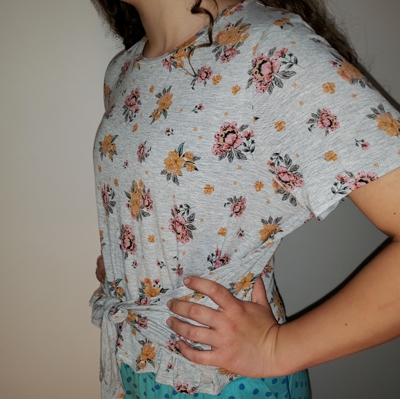 Flowered blouse - Picture 2 of 4